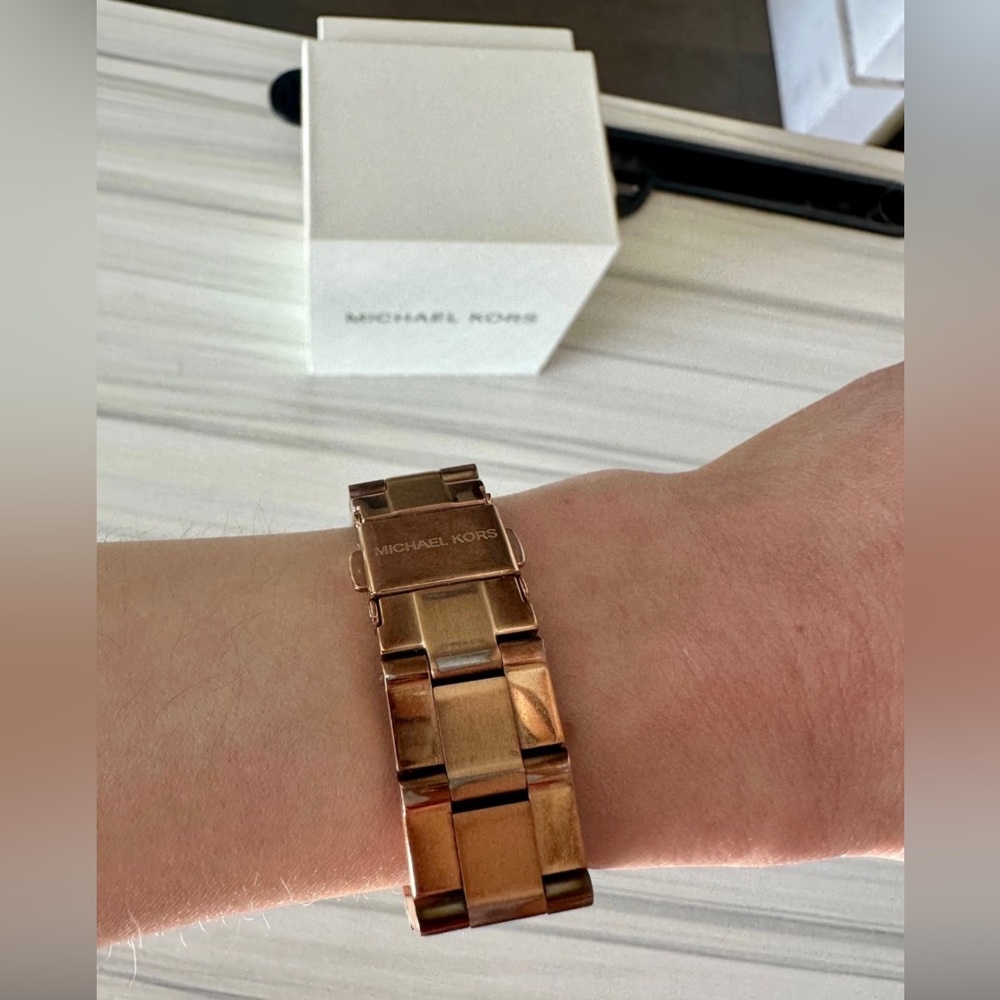 Michael Kors Women’s Rose Gold Watch - Picture 5 of 7